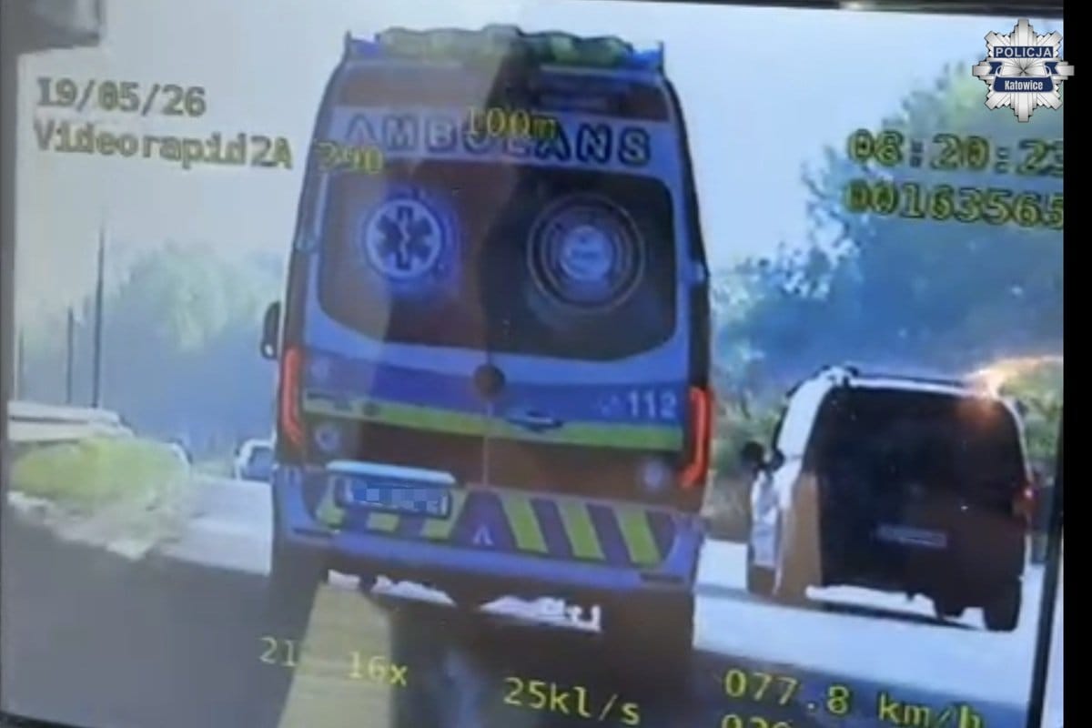 Kierowca ambulansu na podwójnym gazie. Policjanci nabrali podejrzeń po tym jak jechał Zdjęcie główne wpisu