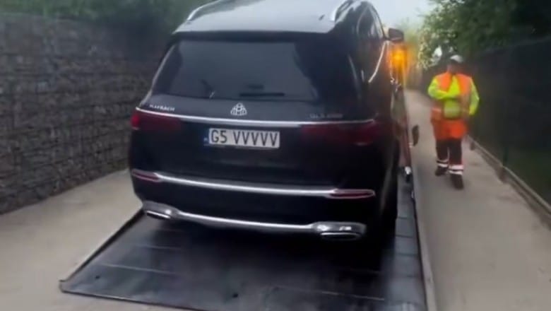 Maybach 20sty raz jedzie na lawecie do serwisu - poprzednio stał tam 4 miesiące. Właściciel pokazał, jak to wygląda Zdjęcie główne wpisu