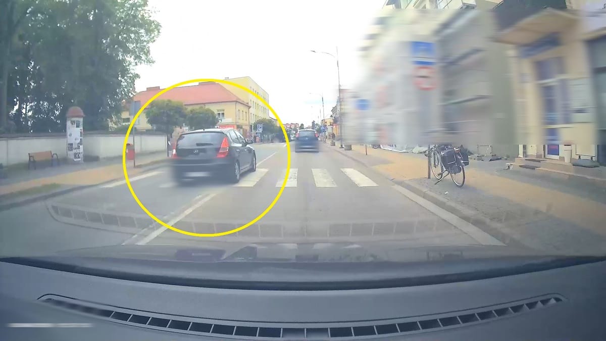 31 punktów karny, 2500zł mandatu i utrata prawa jazdy które miał kilka miesięcy. Taką nagrodę zgarną 19-latek za ten popis. Zdjęcie główne wpisu