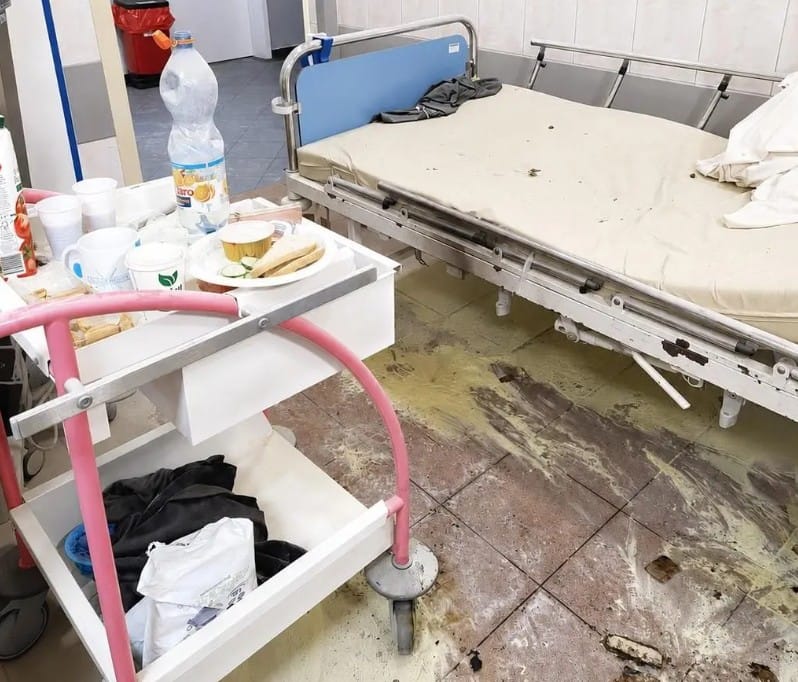 Rozpalił ognisko w szpitalu w Szczecinie. Chciał zrobić zasłonę dymną żeby z niego uciec Zdjęcie główne wpisu