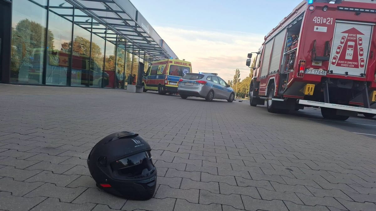 Tragedia na parkingu galerii pod Kościanem. Motocyklista zginął na miejscu Zdjęcie główne wpisu