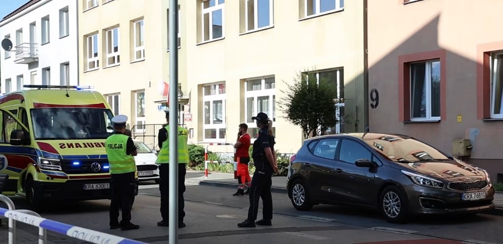 Rodzinna tragedia w Skawinie. Nie żyje 8-dniowe dziecko, rodzice i babcia - prokuratura ma hipotezę Zdjęcie główne wpisu