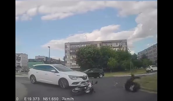 Celowo potrącił motocyklistę i uciekł. Policja poszukuje sprawcy Zdjęcie główne wpisu