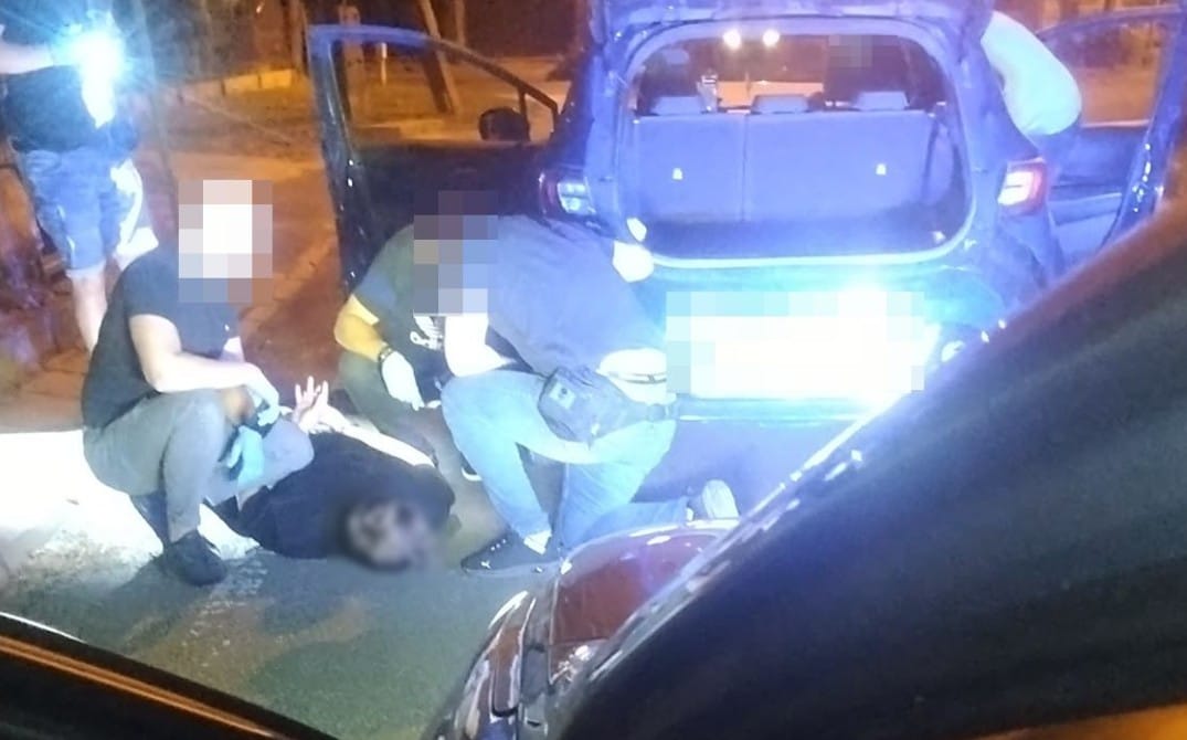 Mieli po 19 i 20 lat, oszukiwali seniorów "na policjanta i prokuratora". Wpadli w pociągu do Warszawy. Przy jednym z nich było 50 tys zł Zdjęcie główne wpisu