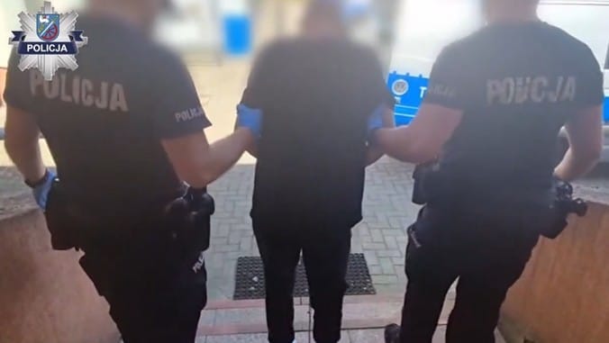 Ciało 25-latka w rzece wyglądało na utonięcie. Policjanci sprawdzili, z kim spędził ostatnie godziny, i zatrzymali jego własnego brata Zdjęcie główne wpisu