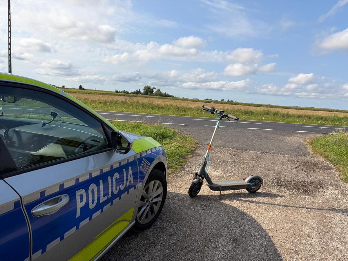 Matka miała pretensje do policjantów, że zatrzymali jej 15-letniego syna jadącego hulajnogą bez kasku drogą wojewódzką Zdjęcie główne wpisu
