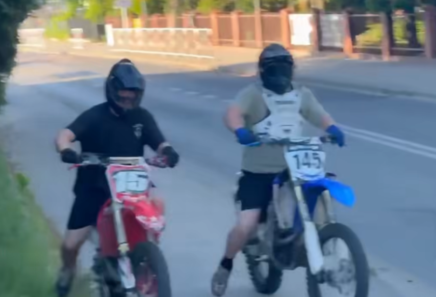 Kozaczyli na motorach na ścieżce rowerowej. Zostali nagrani, policja szybko ustaliła ich tożsamość Zdjęcie wpisu