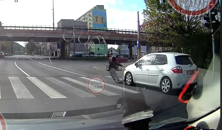 Potrącenie chłopca na hulajnodze w Gdyni. Kierowca wjechał w niego na czerwonym Zdjęcie wpisu