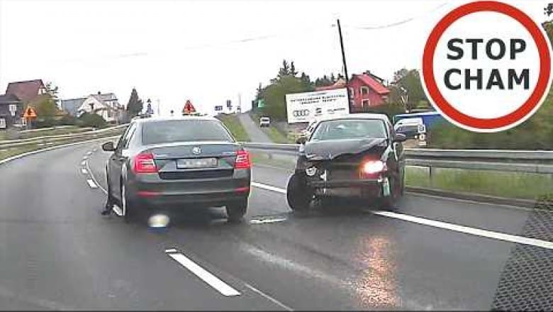 Idealny przykład dlaczego nie powinno się siedzieć na zderzaku auta. Wystarczył moment Zdjęcie wpisu