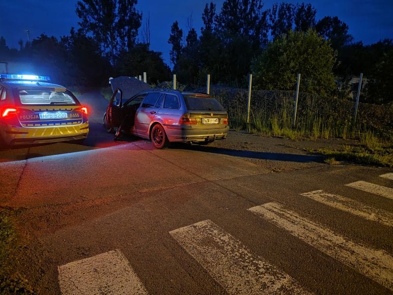 Zgasił światła, by ukryć się przed patrolem. 19-letni kierowca BMW bez uprawnień i pod wpływem Zdjęcie wpisu