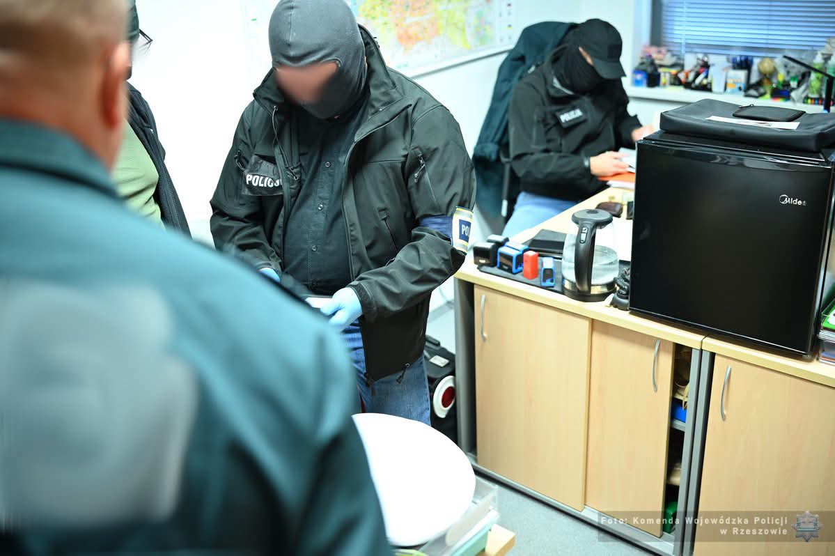 35 zarzutów korupcyjnych dla inspektora ITD z Podkarpacia. Brał łapówki od kierowców i zrobił z tego stałe źródło dochodu Zdjęcie wpisu