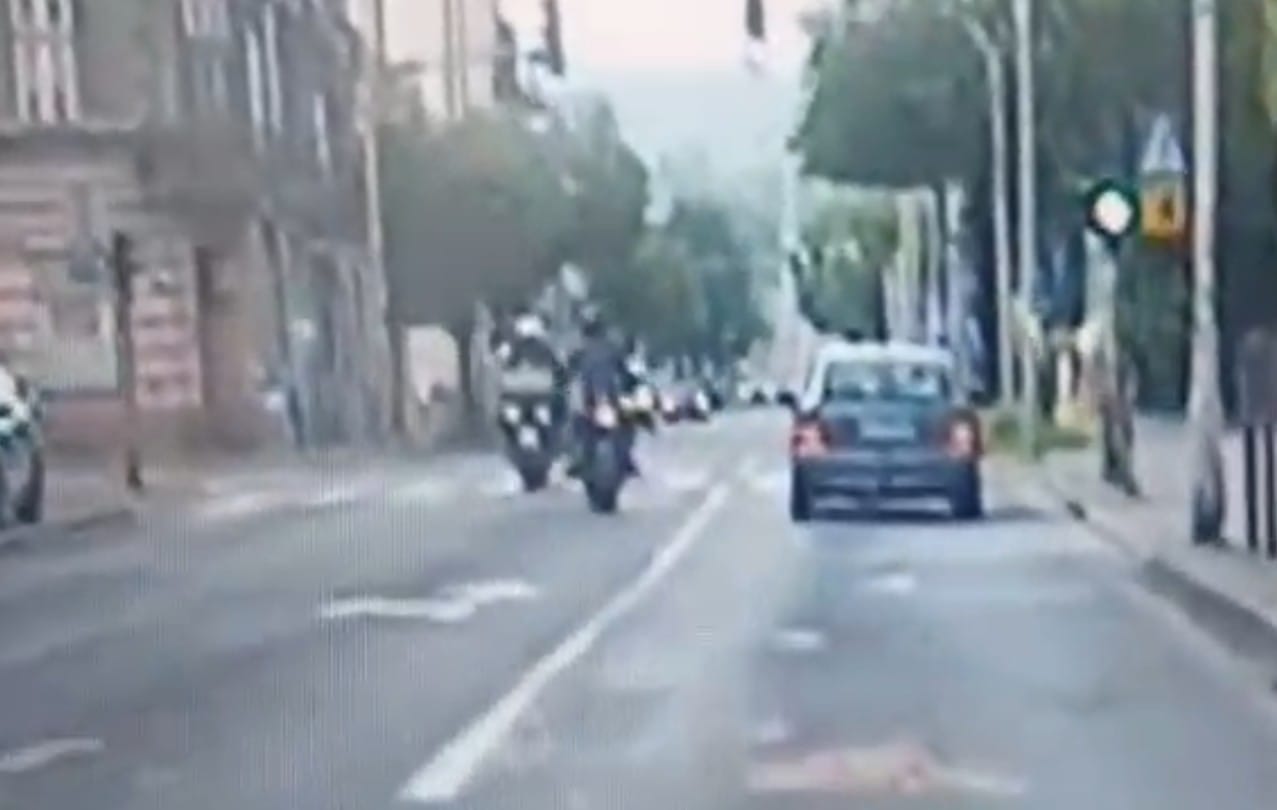 Jechał na jednym kole. Zauważyli go policjanci i odebrali prawo jazdy Zdjęcie wpisu