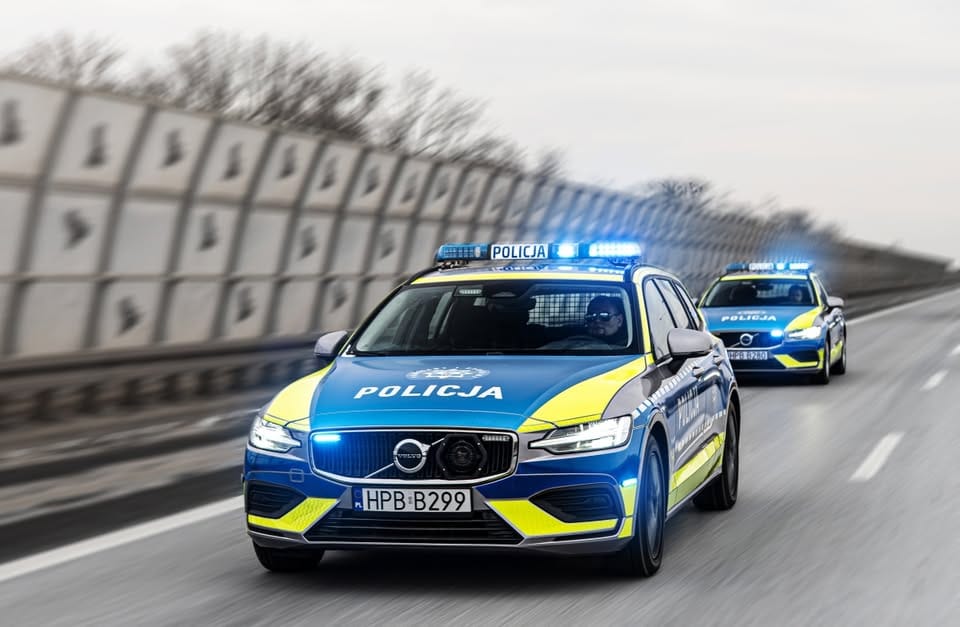 Rodzinna tragedia w Lutyni. Nie żyje 20-letnia kobieta, jej matka walczy o życie Zdjęcie wpisu