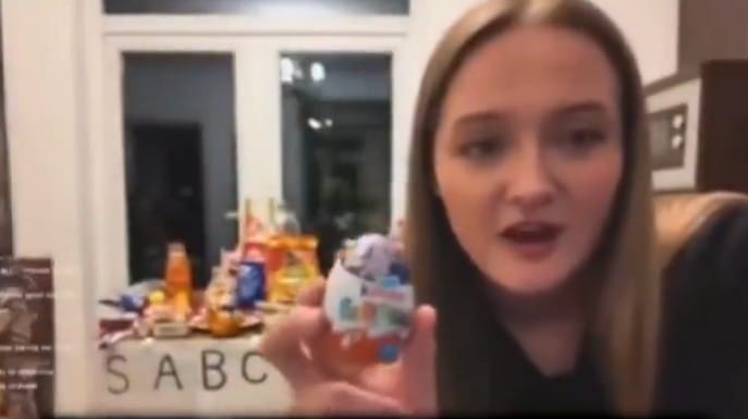 Amerykanka tłumaczyła, dlaczego Kinder Niespodzianka jest zakazana w USA. Chwilę później sama udowodniła, że przepisy mają sens Zdjęcie wpisu