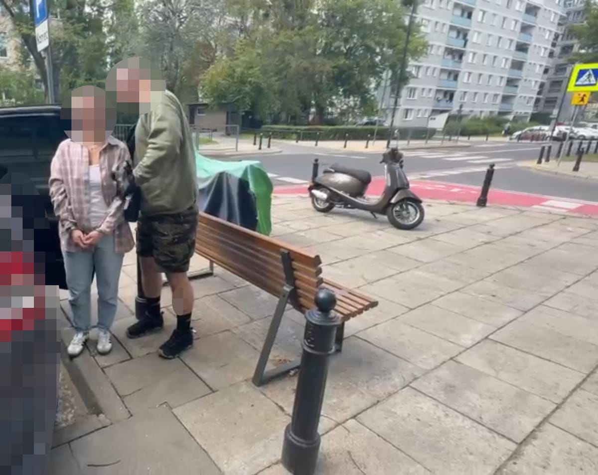 31-letnia Ukrainka okradła szatnię na siłowni w Warszawie, łup wysłała kurierem za granicę. Policjanci przechwycili paczkę Zdjęcie wpisu