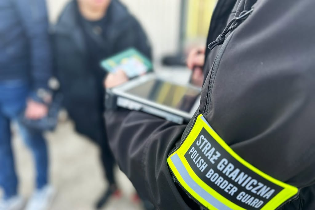 Przerobiła datę w dowodzie, żeby polecieć na wakacje do Turcji. Wpadka na Modlinie kosztowała ją 4 tysiące złotych Zdjęcie wpisu