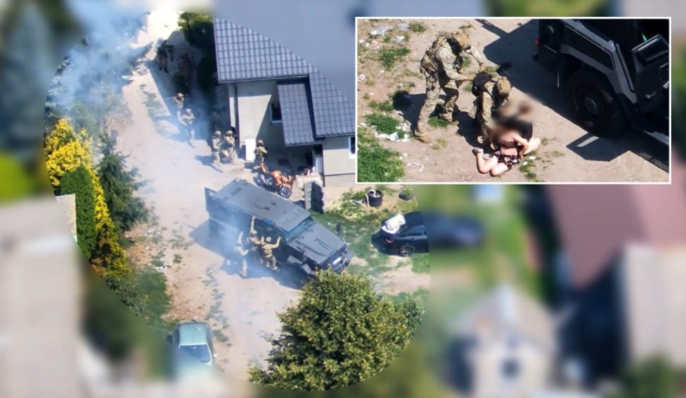 Akcja kontrterrorystów pod Jędrzejowem. Cztery osoby zatrzymane, odzyskany mercedes ze Szwajcarii Zdjęcie wpisu