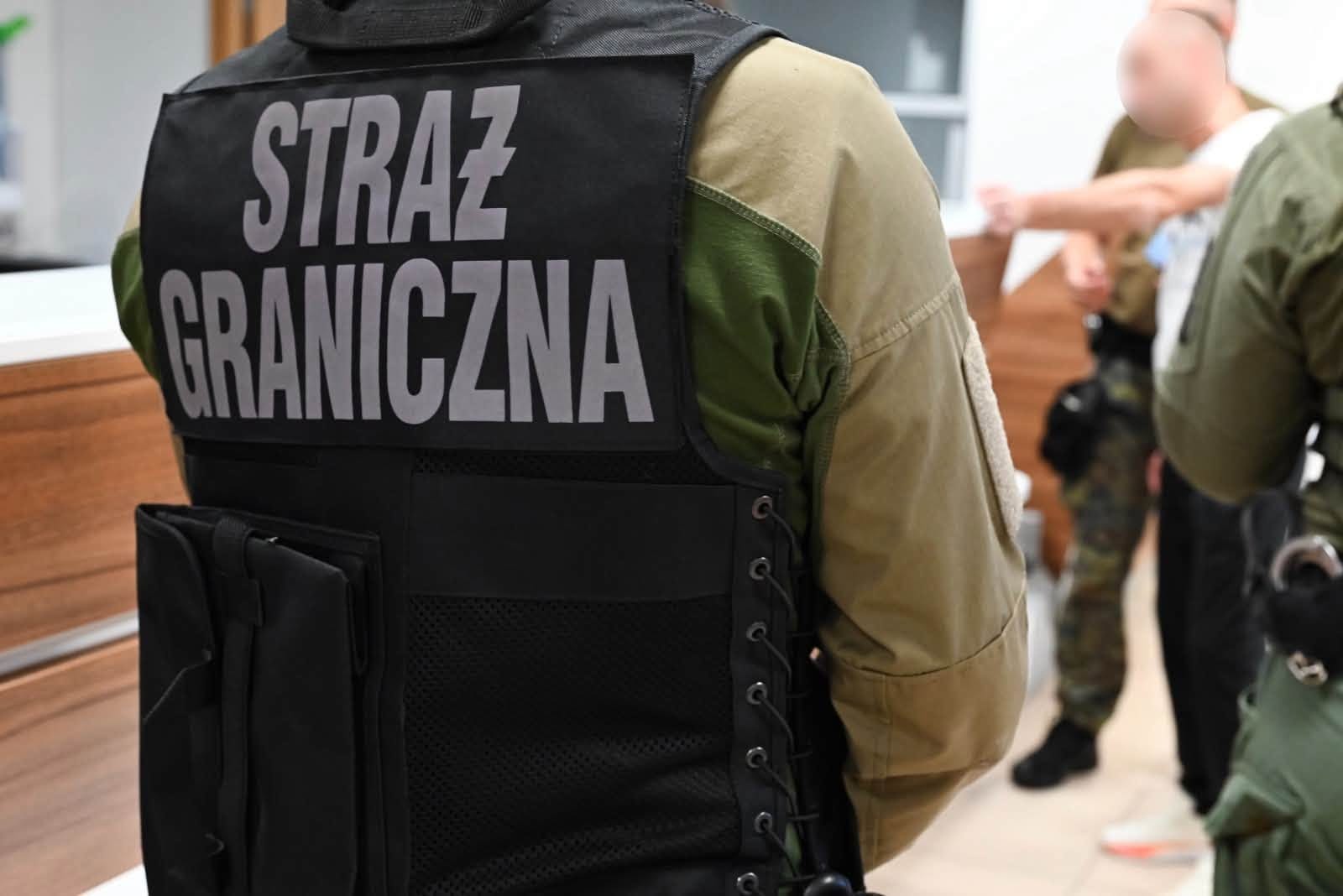 Ukrainka nie chciała płacić za nadbagaż, więc siłą wbiegła na płytę lotniska w Krakowie. Interweniowała Straż Graniczna Zdjęcie wpisu