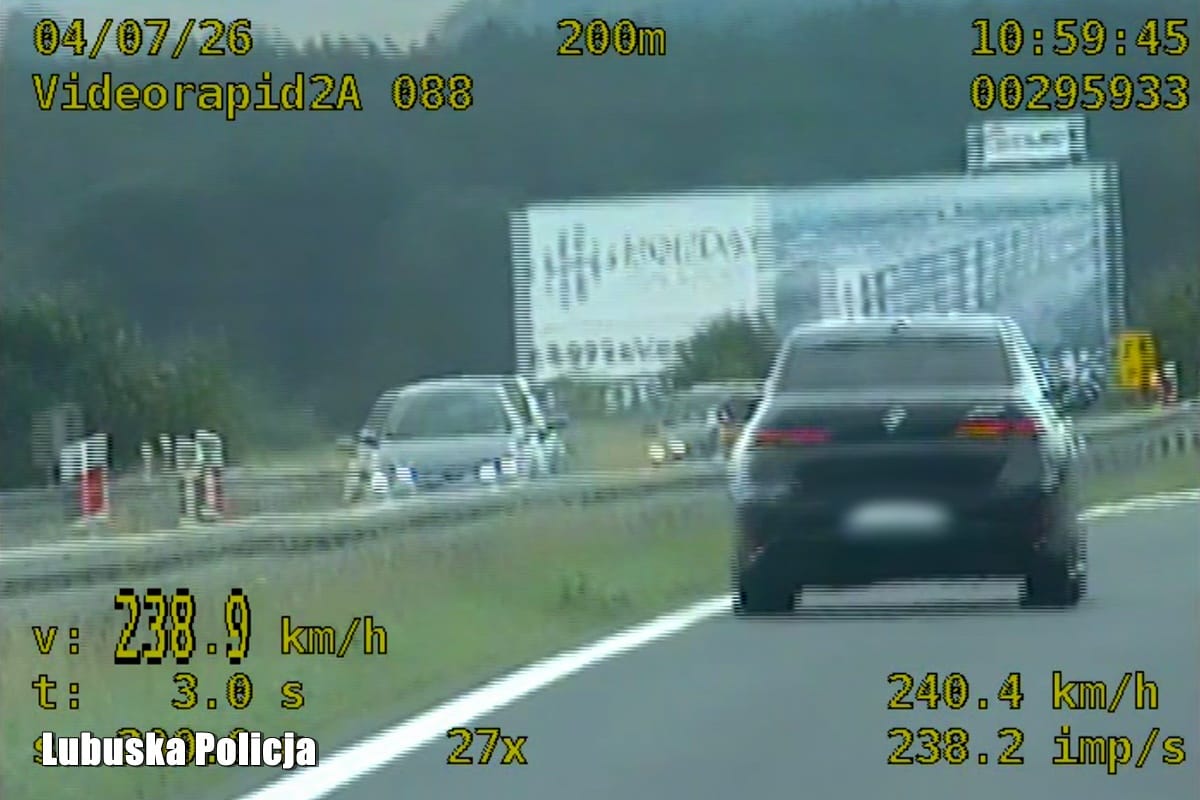 52-latek rozpędził BMW do 238 km/h na S3. Zapłaci 2500 zł i straci sporo punktów Zdjęcie główne wpisu