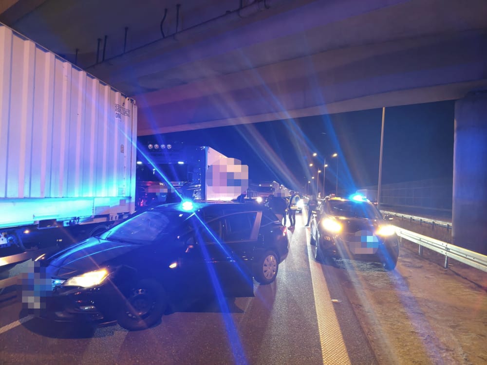 Ukradziona w Niemczech Toyota, sądowy zakaz i 1,3 promila. Policja zrobiła zasadzkę na A2 Zdjęcie główne wpisu