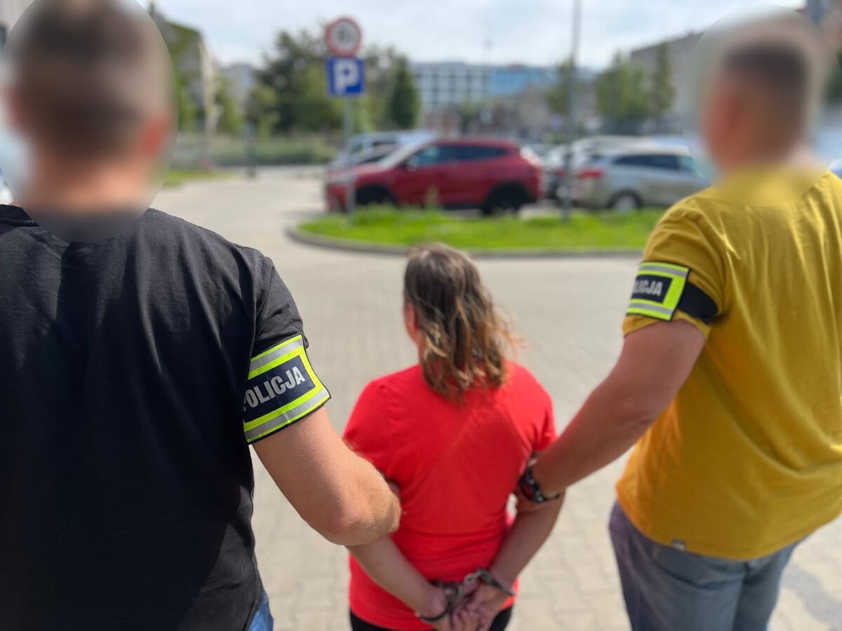 Połamane ręce oraz noga. Matka zatrzymana przez policję za znęcanie się nad 5-miesięcznym dzieckiem Zdjęcie główne wpisu