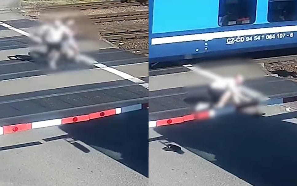 Potrącenie mężczyzny na przejeździe kolejowym. Policja opublikowała nagranie ku przestrodze. Zdjęcie główne wpisu