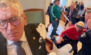 Prezydent Poznania dostał tortem prosto w twarz. Szarpanina na sesji rady miasta. W sieci krążą nagrania