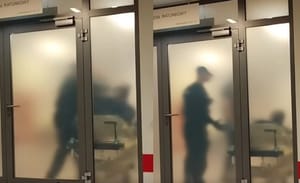 Wyzwiska i pobicie pacjenta przez ochronę w krakowskim szpitalu? Pacjenci nagrali wszystko, co działo się za drzwiami