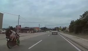 Polacy w Chorwacji nagrali tragiczny wypadek motocyklisty. Tak skończyło się wyprzedzanie kolumny aut
