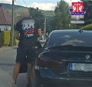 Kierowca BMW przesadził z modyfikacjami. Stracił dowód rejestracyjny i zapłaci 2 tysiące mandatu