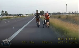 Młodzi obywatele Ukrainy wybrali się rowerami na przejażdżkę po ekspresówce. Jechali pod prąd w stronę Lublina
