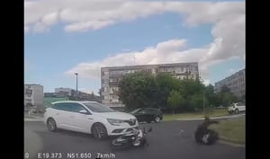 Celowo potrącił motocyklistę i uciekł. Policja poszukuje sprawcy
