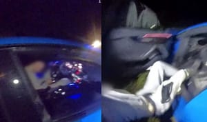 Pijany obywatel Niemiec walnął audi w ogrodzenie i zasnął za kierownicą. Policjanci musieli wybić szybę