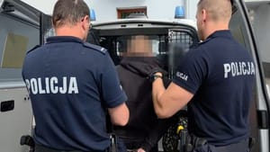 16-latek zaatakował nożem mężczyznę, którego wcześniej zwabiła młoda dziewczyna. "Chciał wymierzyć sprawiedliwość"