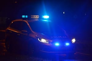 Brutalny atak na klatce schodowej we Wrocławiu. 30-latka walczy o życie, zatrzymano 18-letniego obywatela Ukrainy