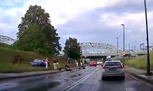 Nagranie tuż po tragicznym wypadku w Krakowie. Na tym odcinku kierowca Golfa miał jechać 70 km/h