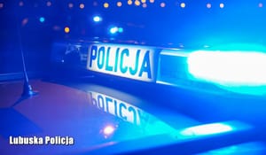 Miała ponad 2 promile i uderzyła w krawężnik. Za kierownicą Mazdy siedziała policjantka