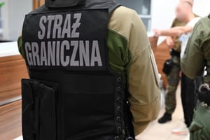 Ukrainka nie chciała płacić za nadbagaż, więc siłą wbiegła na płytę lotniska w Krakowie. Interweniowała Straż Graniczna