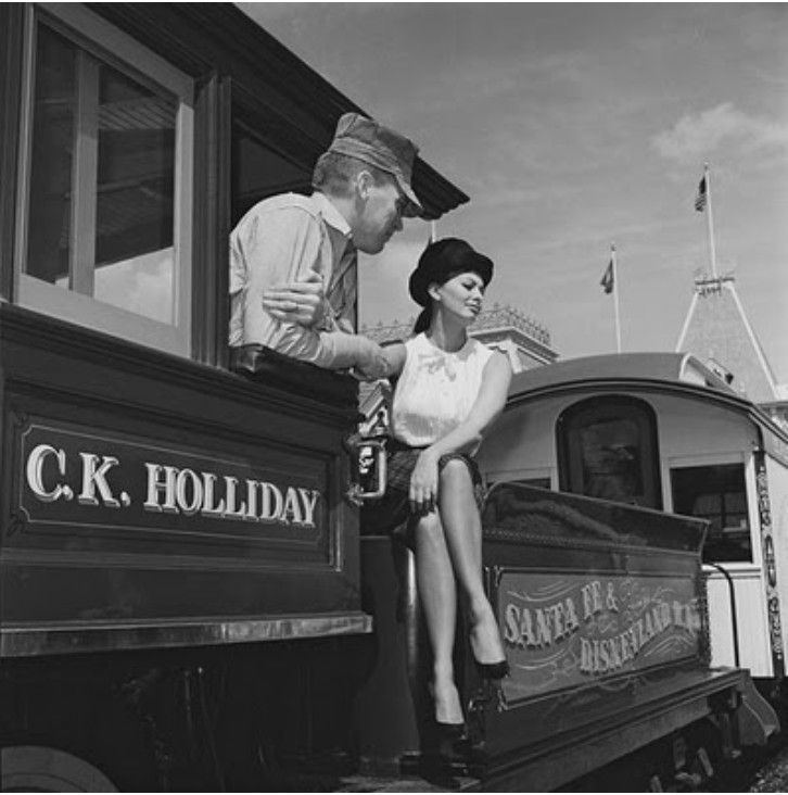 17. Sophia Loren w Disneylandzie, 1963