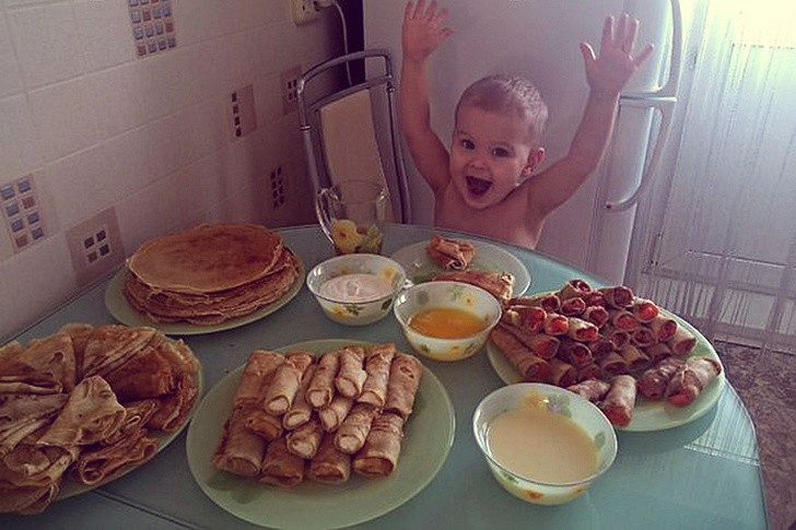 Babcia zawsze uważa, że jej wnuczki są głodne.