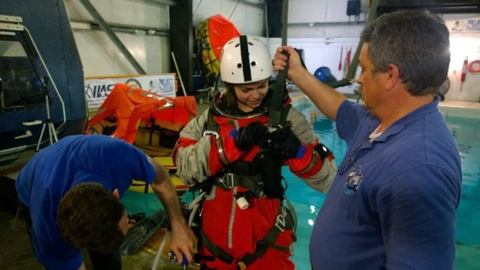 Pięć lat później, Alyssa została pierwszą osobą która ukończyła program paszportowy NASA, poprzez odwiedzenie wszystkich 14 ośrodków NASA na całym świecie