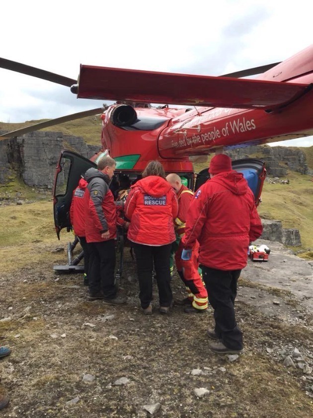 A tu już mamy zdjęcia po przybyciu helikoptera i ambulansu