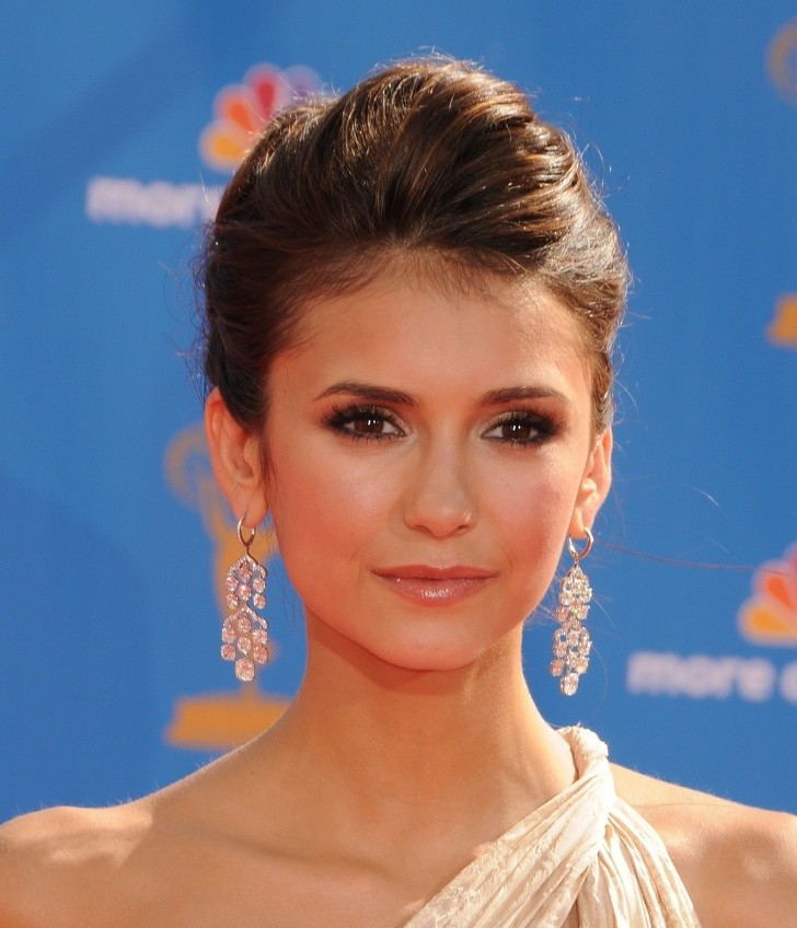 Nina Dobrev, Bułgaria