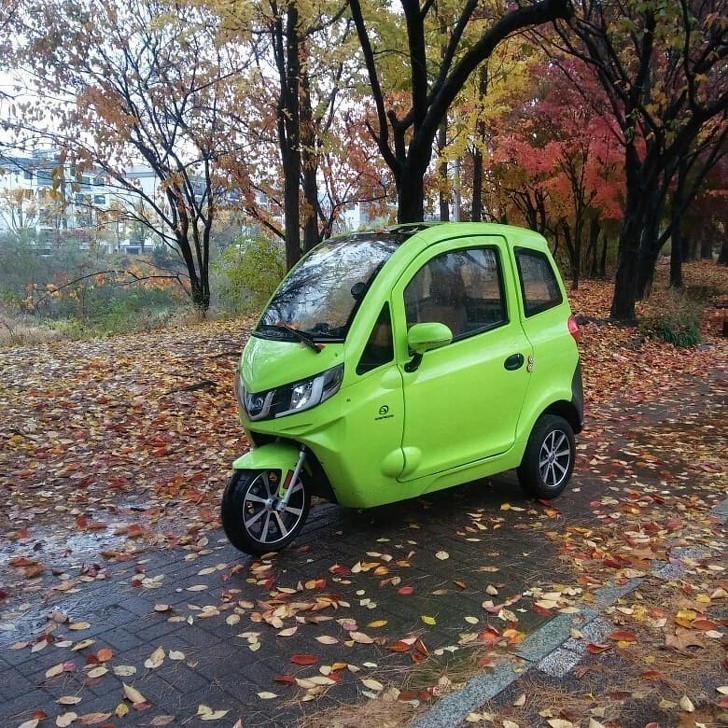 Małe elektryczne samochody są tam tak popularne jak rowery w Europie.