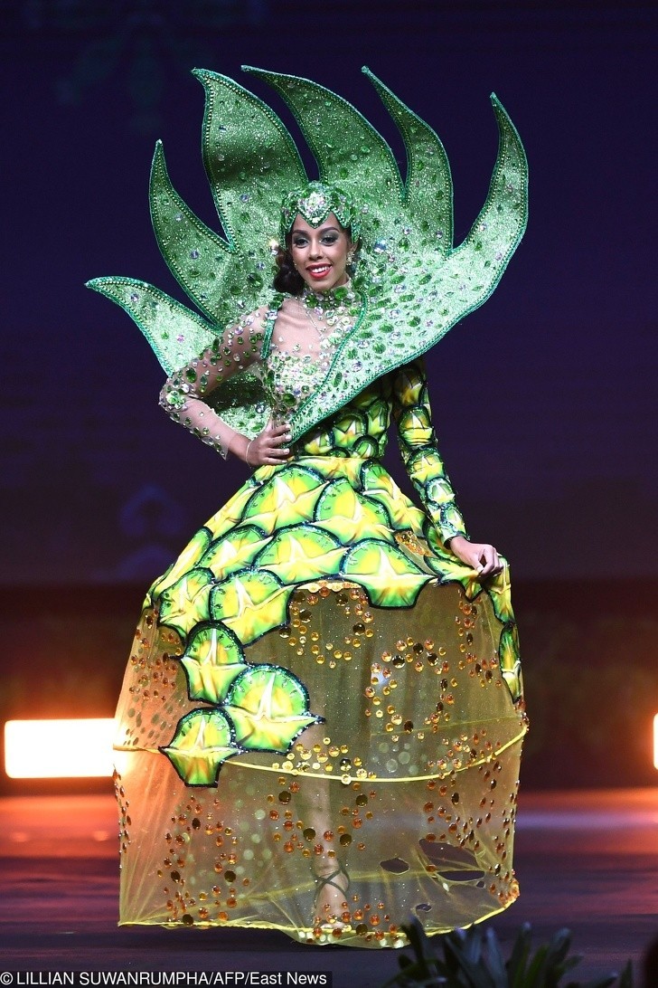 Miss Bahamów jako ananas