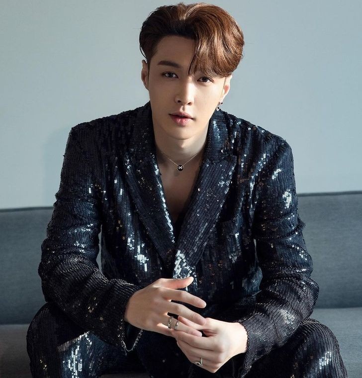 #11. Lay Zhang, piosenkarz