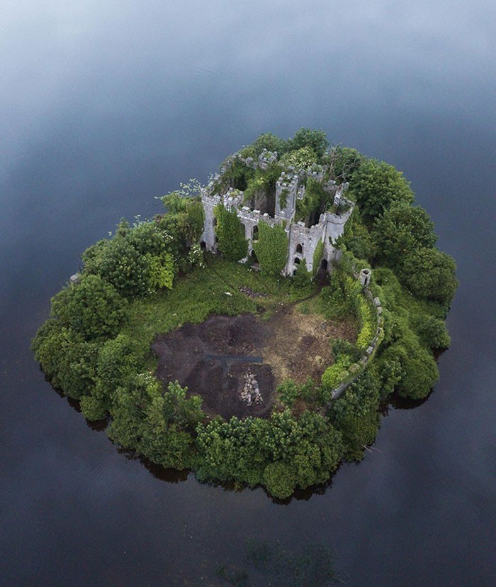 Opuszczony zamek w Irlandii