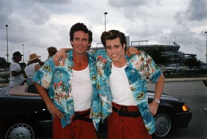 16. Jim Carrey i Tom Deakman — Ace Ventura