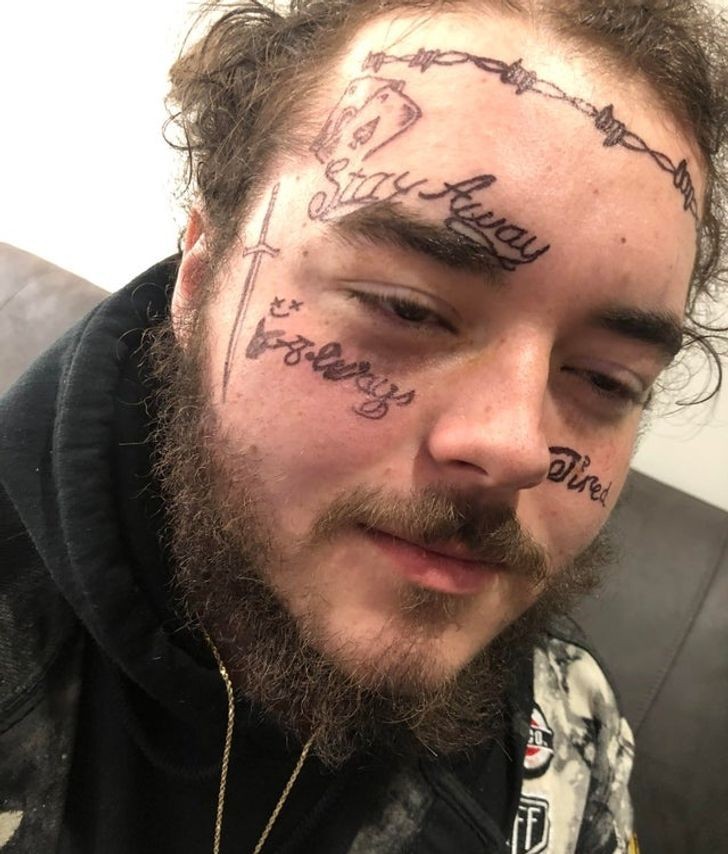 "Mój znajomy wygląda jak Post Malone, więc narysowałam mu tatuaże."