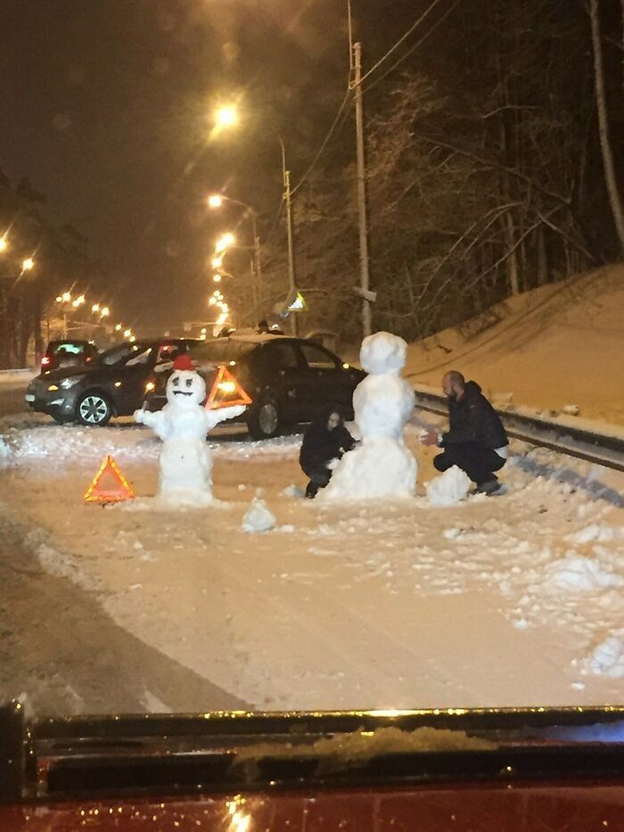 Gdy wzywasz policję do stłuczki i zaczyna ci się nudzić podczas oczekiwania: